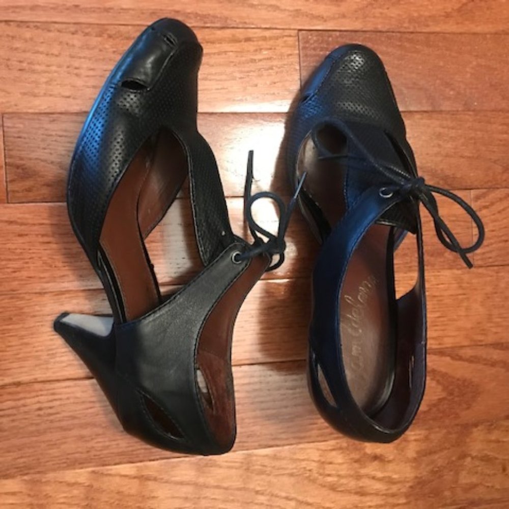 Sam Edelman Adorable T-strap heels (7.5)